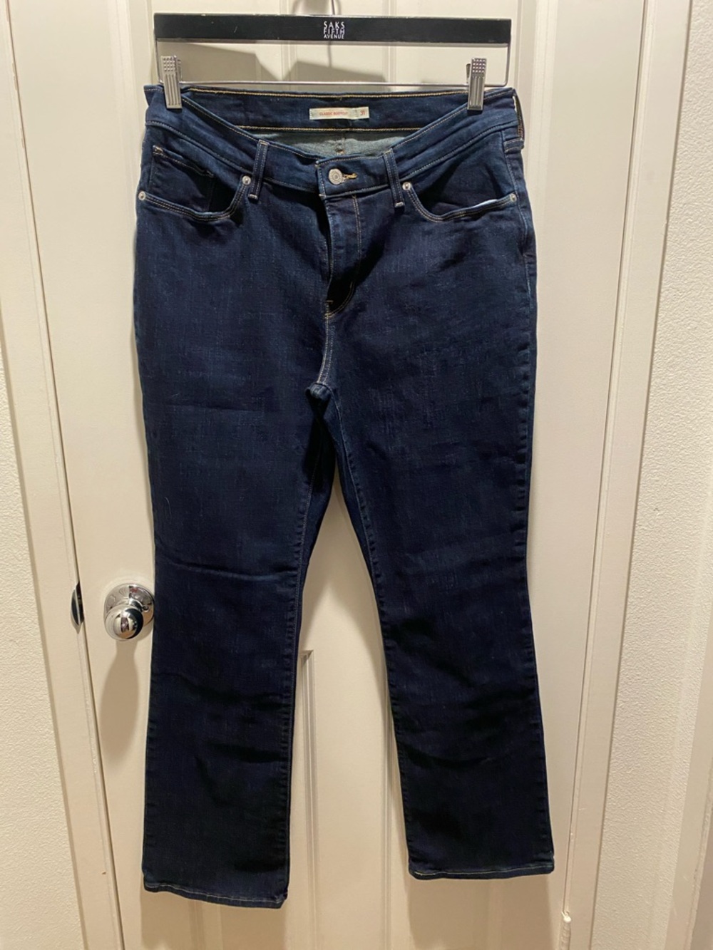 EUC Levi’s Dark Indigo Bootcut Jeans